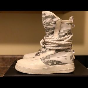 Nike SF AF1 Hi PRM Camo Boot Size 8 AA1130 100
